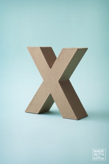 X de cartón kraft